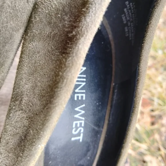 ⬇️ Price Drop!⬇️ Nine West Pumps in size 8M - Picture 6 of 6